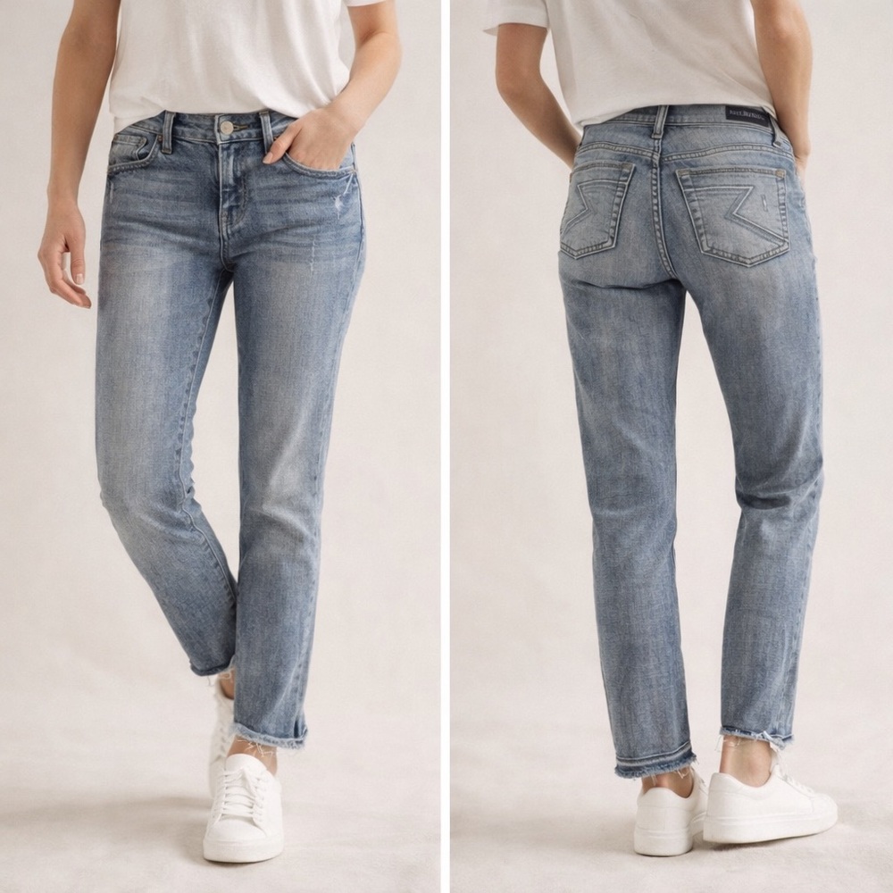 Rock & Republic Berlin Light Blue Straight Leg Jeans 04-0132